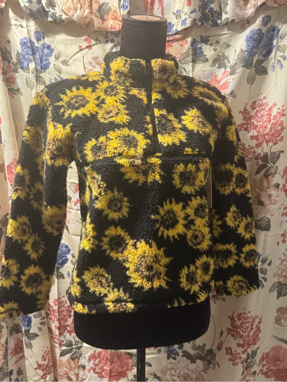 Treasure & Bond Black Sherpa Pullover with Yellow Sunflower Print